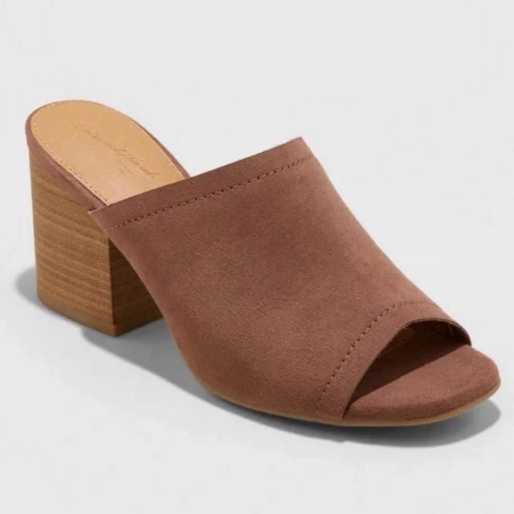 NWT Universal Thread Open Toe Mules